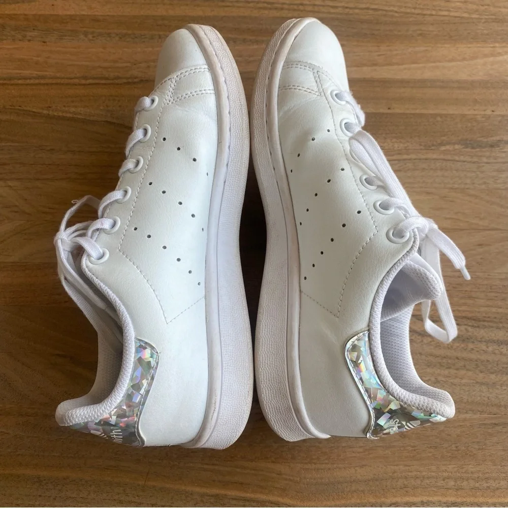 White Adidas Stan Smith Ortholite Kids Holographic trainers. Size 4.5